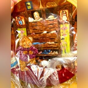 Decorative collectible plate